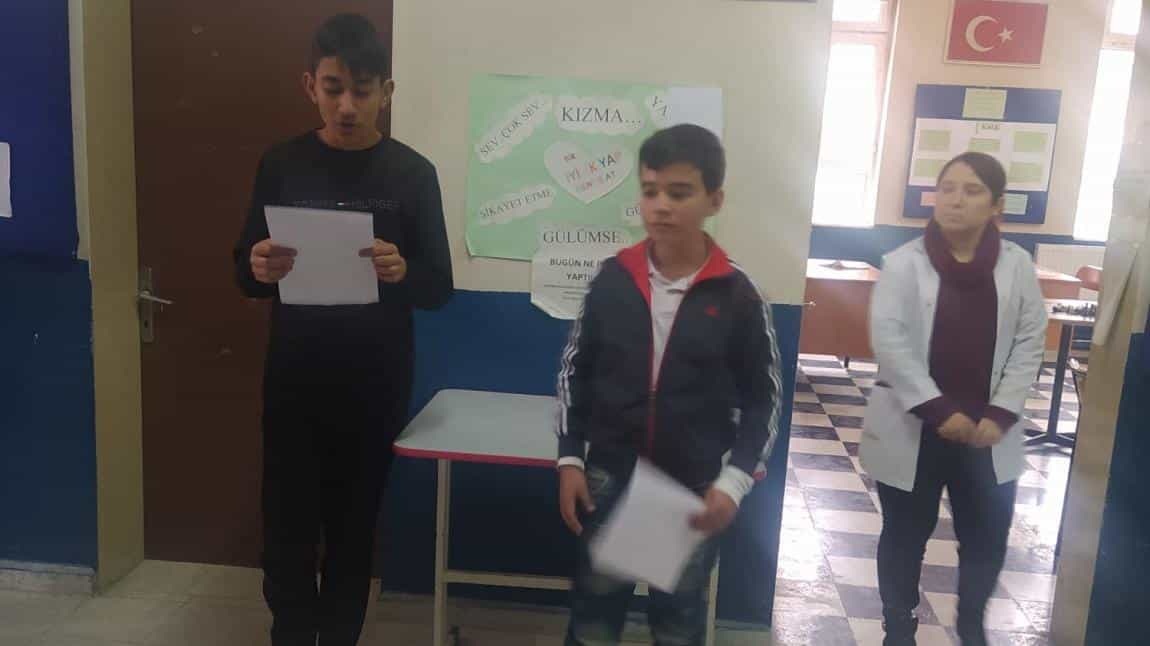 12 Mart İstiklal Marşı'nın Kabulü ve Mehmet Akif Ersoy'u Anma günü kapsamında okulumuzda program düzenlendi.